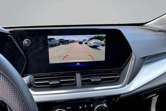 Used 2025 Chevrolet Trax LT FWD image 14