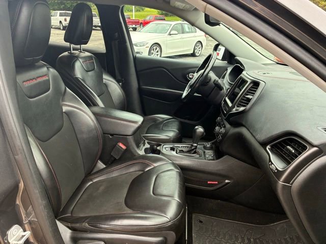 Used 2019 Jeep Cherokee Trailhawk AWD/4WD image 9