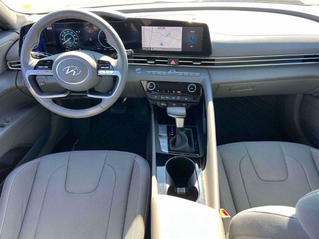 Used 2023 Hyundai Elantra SEL w/ Convenience Package FWD image 13