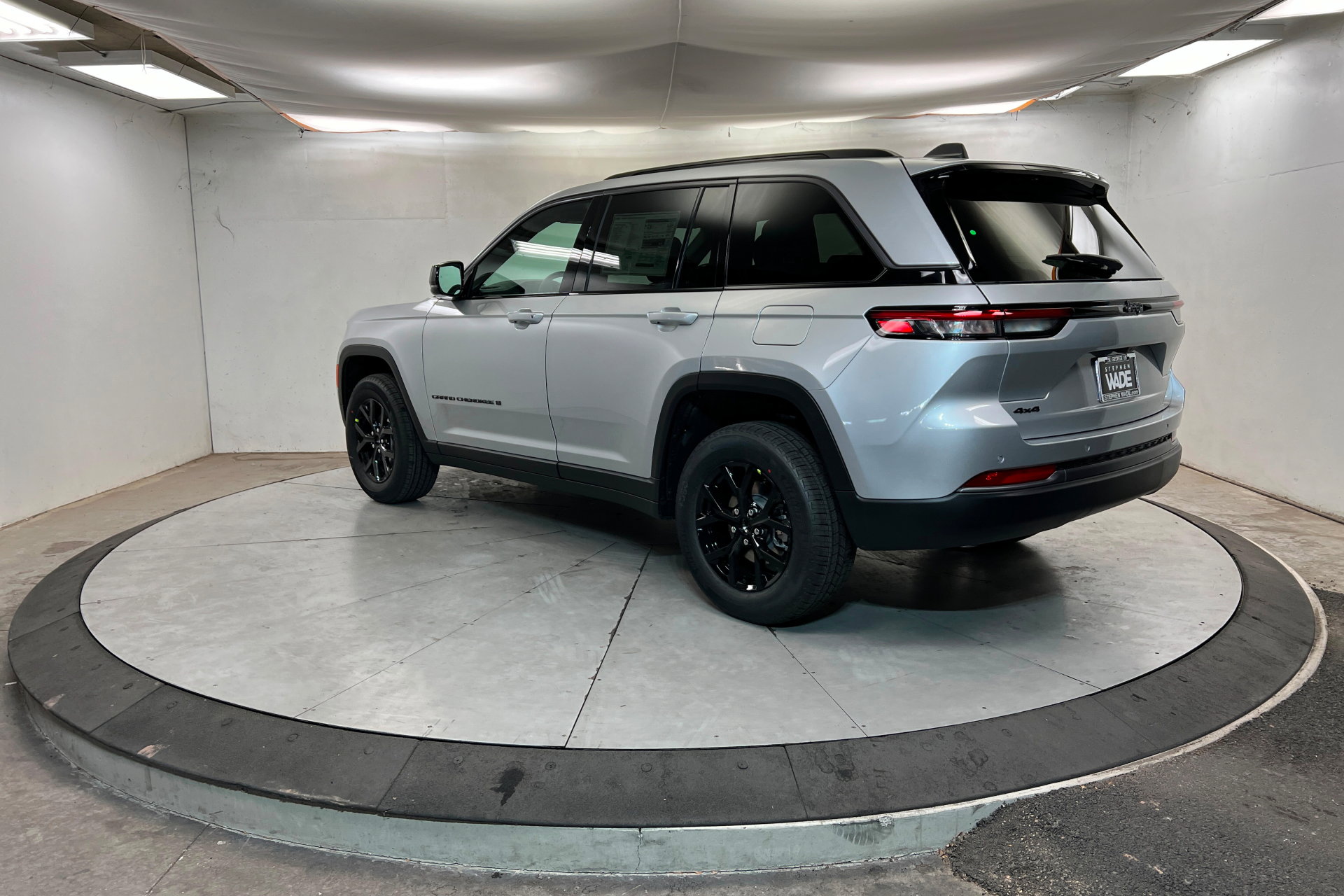 New 2026 Jeep Grand Cherokee Altitude AWD/4WD image 3