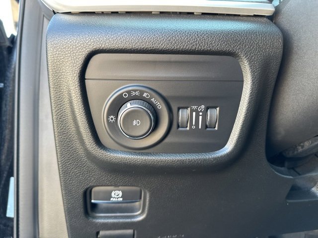 Used 2023 Jeep Grand Cherokee Limited w/ Black Appearance Package image 30