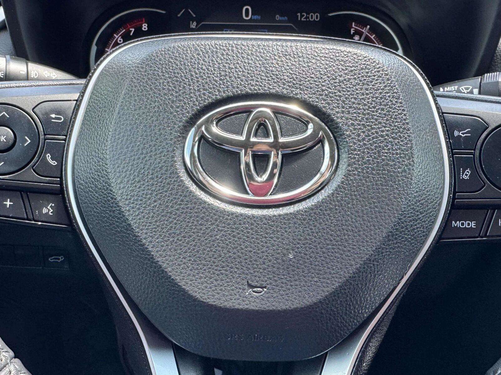 Used 2022 Toyota RAV4 Limited FWD image 30