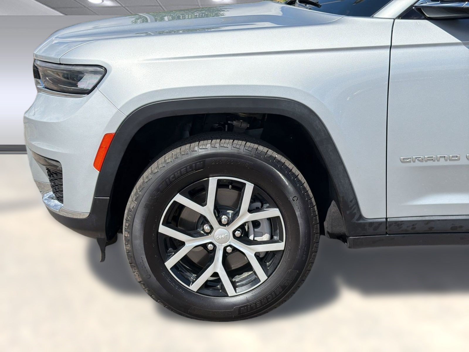 Used 2025 Jeep Grand Cherokee L Limited w/ Trailer Tow Package AWD/4WD image 11