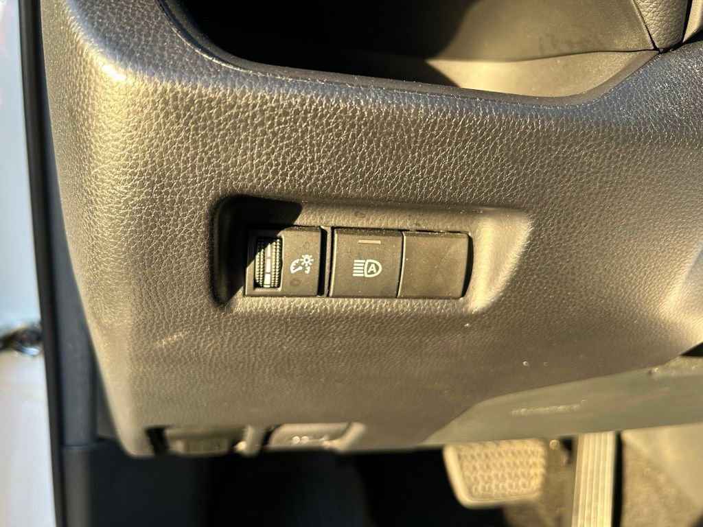 Used 2021 Toyota RAV4 XLE FWD image 19