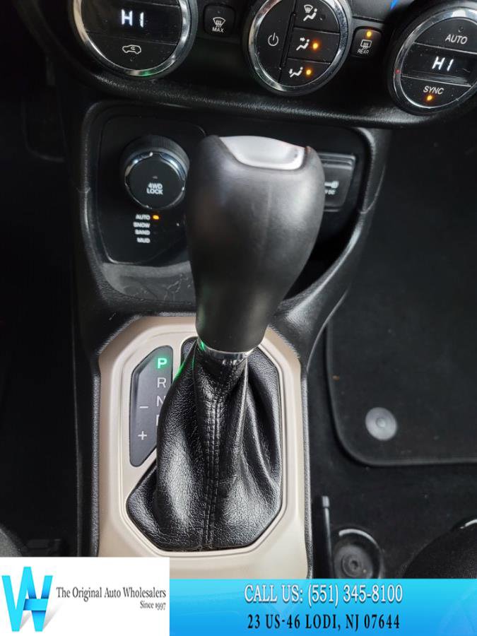 Used 2015 Jeep Renegade Latitude w/ Popular Equipment Group image 22