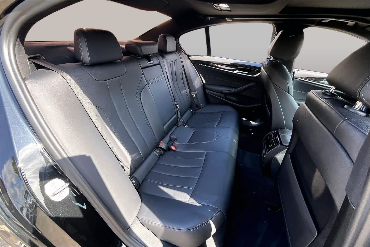 Used 2022 BMW 530i w/ M Sport Package RWD image 17