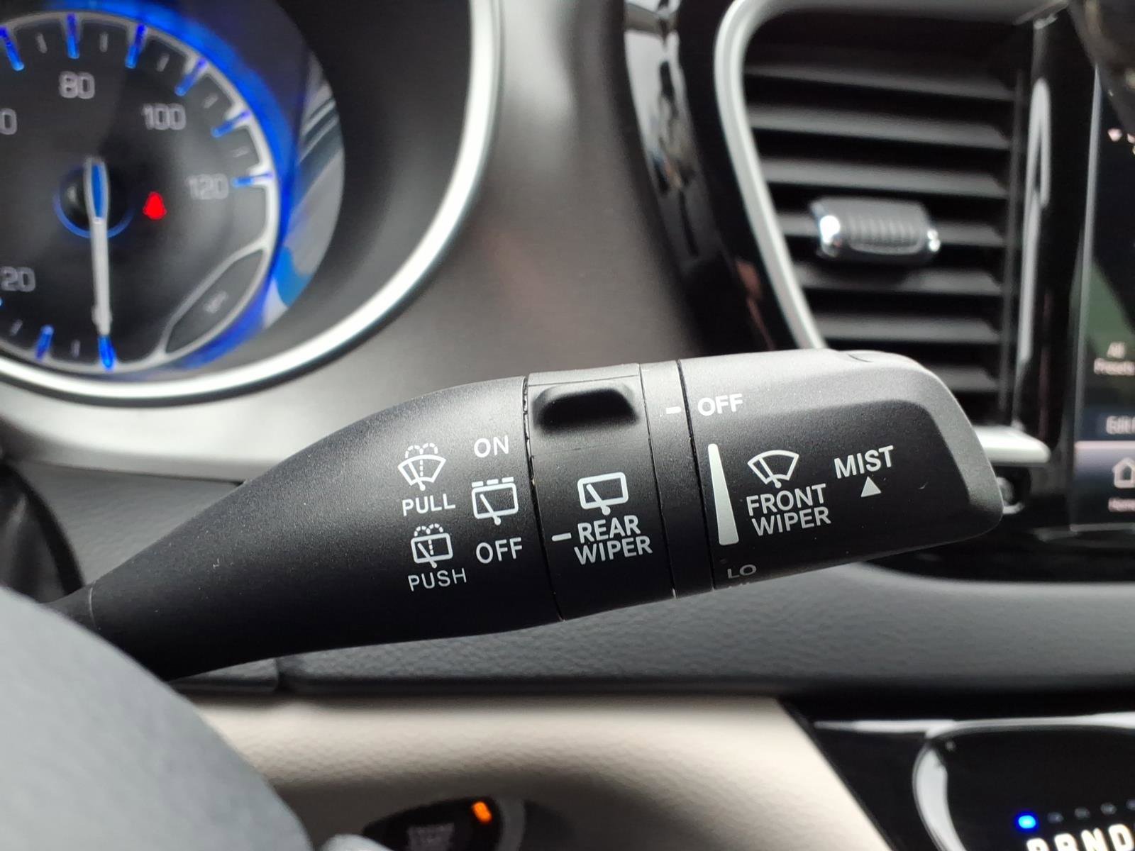 Used 2024 Chrysler Pacifica Touring-L image 28