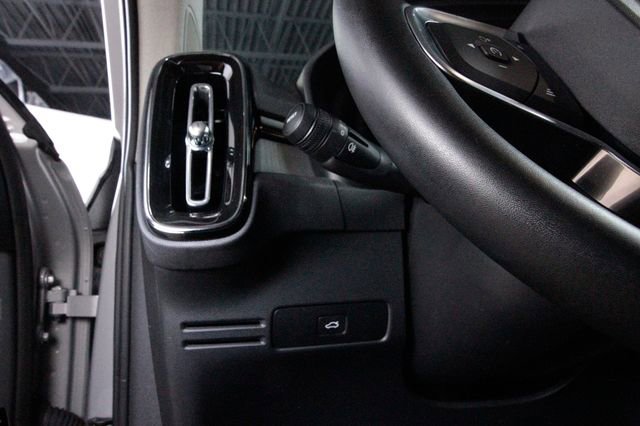 Certified 2025 Volvo XC40 B5 Core w/ Climate Package AWD/4WD image 27
