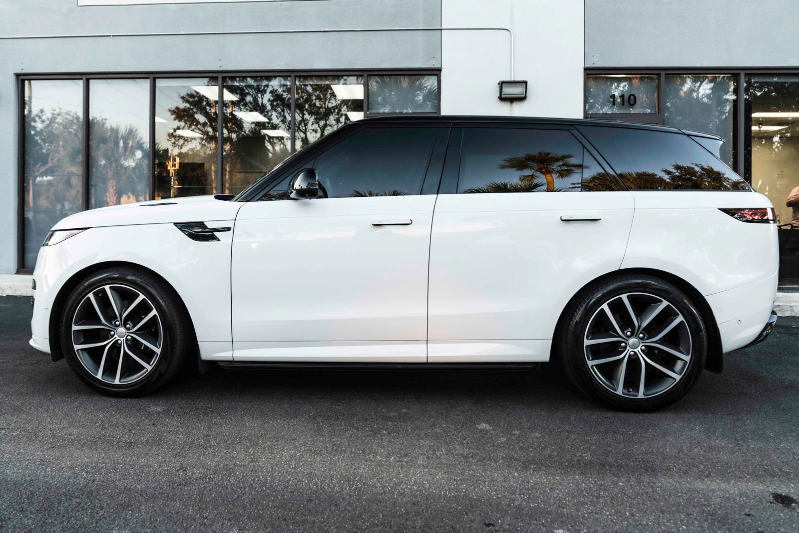Used 2023 Land Rover Range Rover Sport SE Dynamic AWD/4WD image 7