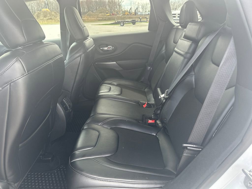 Used 2019 Jeep Cherokee Latitude Plus w/ Cold Weather Group image 17