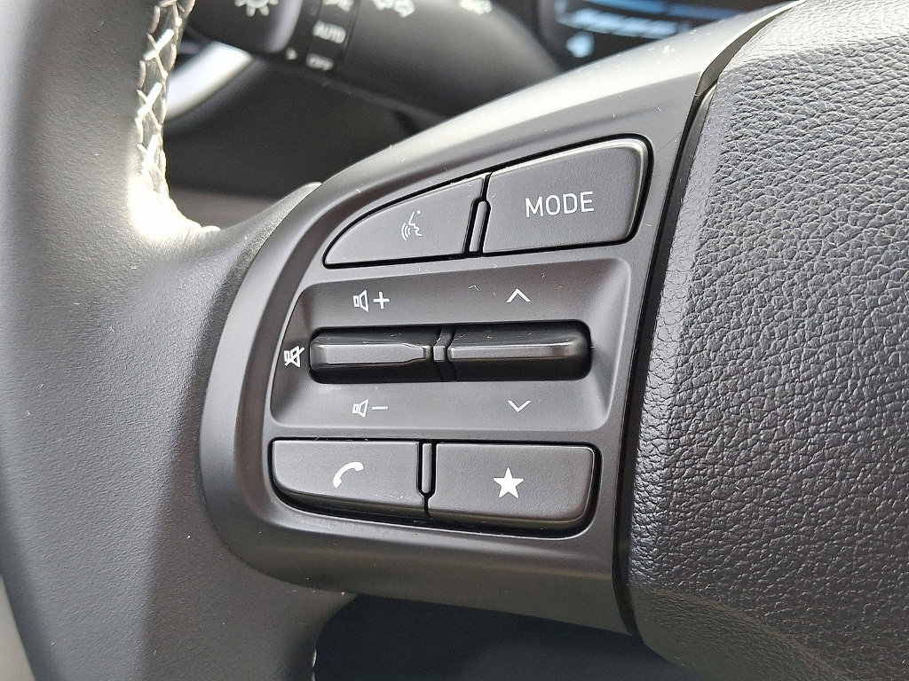 Certified 2024 Hyundai Venue SEL image 17