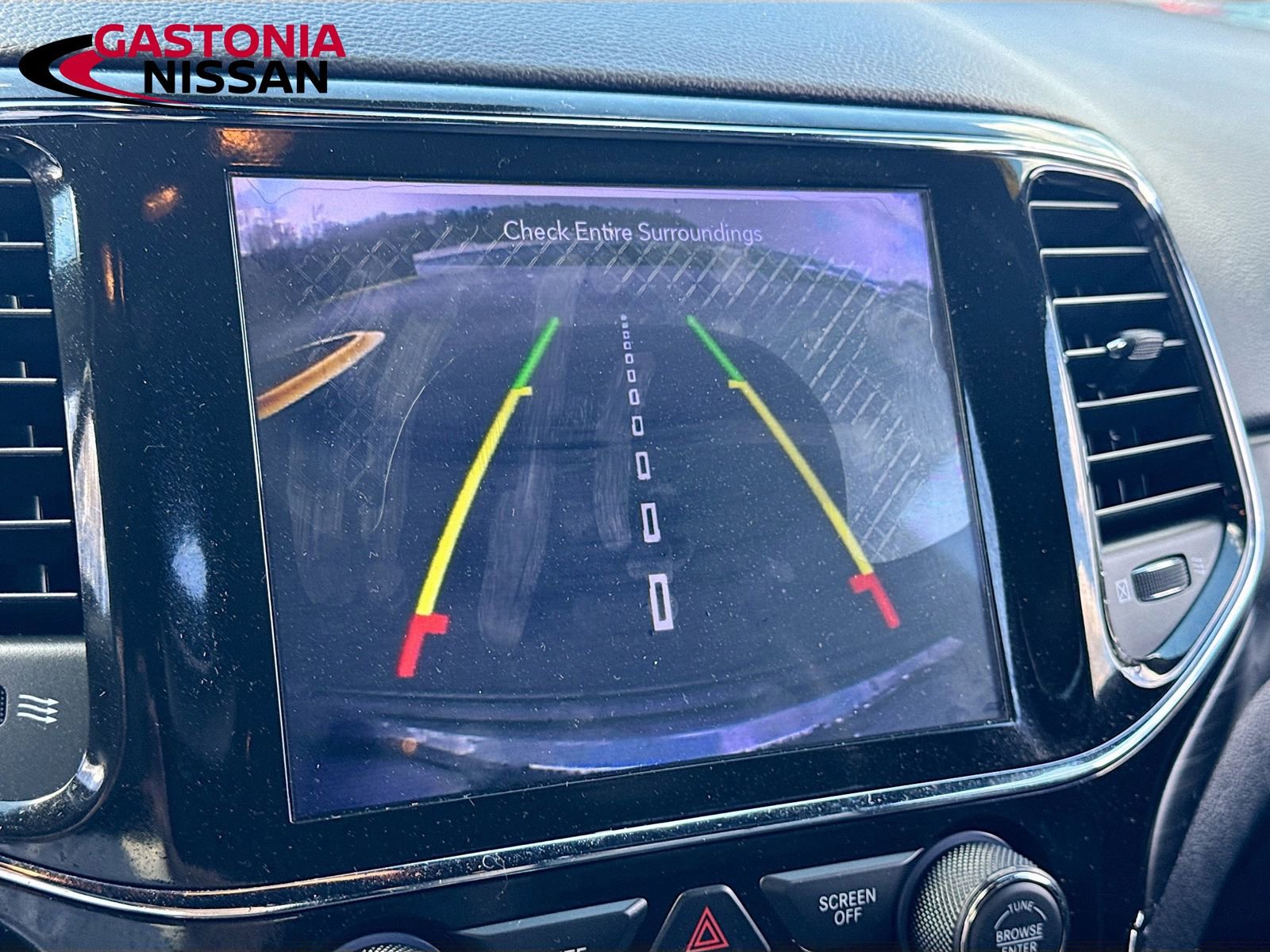 Used 2021 Jeep Grand Cherokee Laredo X image 18