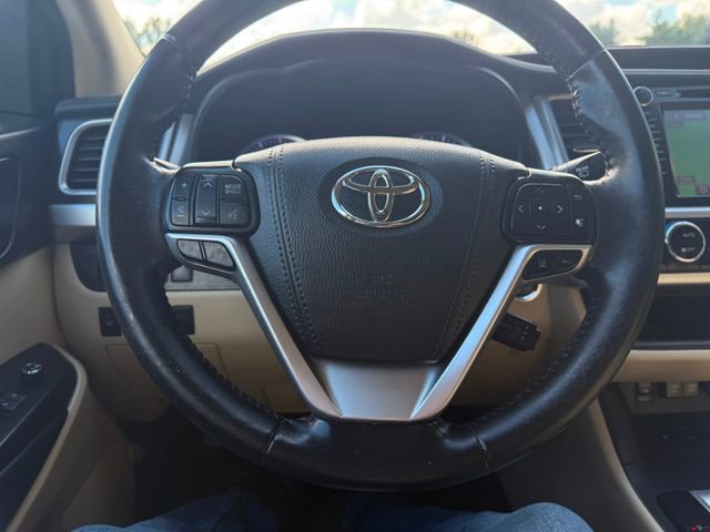 Used 2019 Toyota Highlander XLE image 14