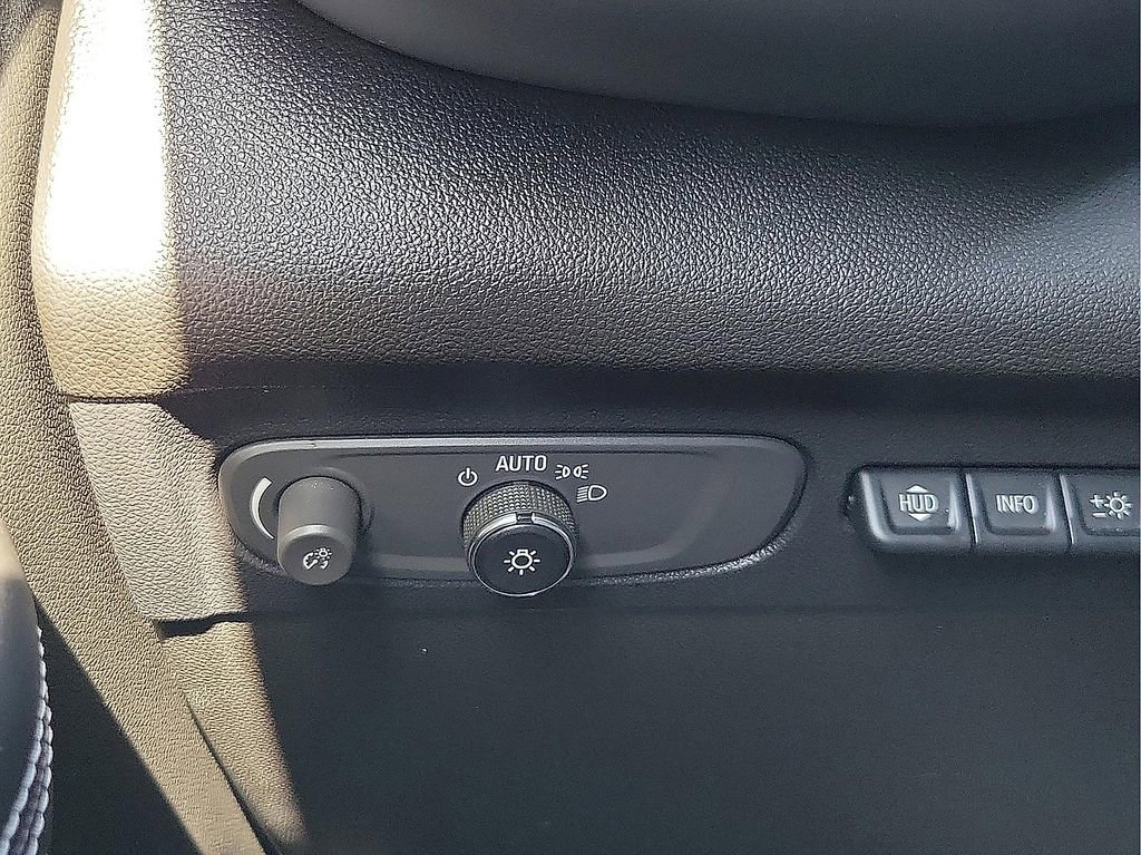 Used 2022 Buick Envision Essence w/ Technology Package II FWD image 14