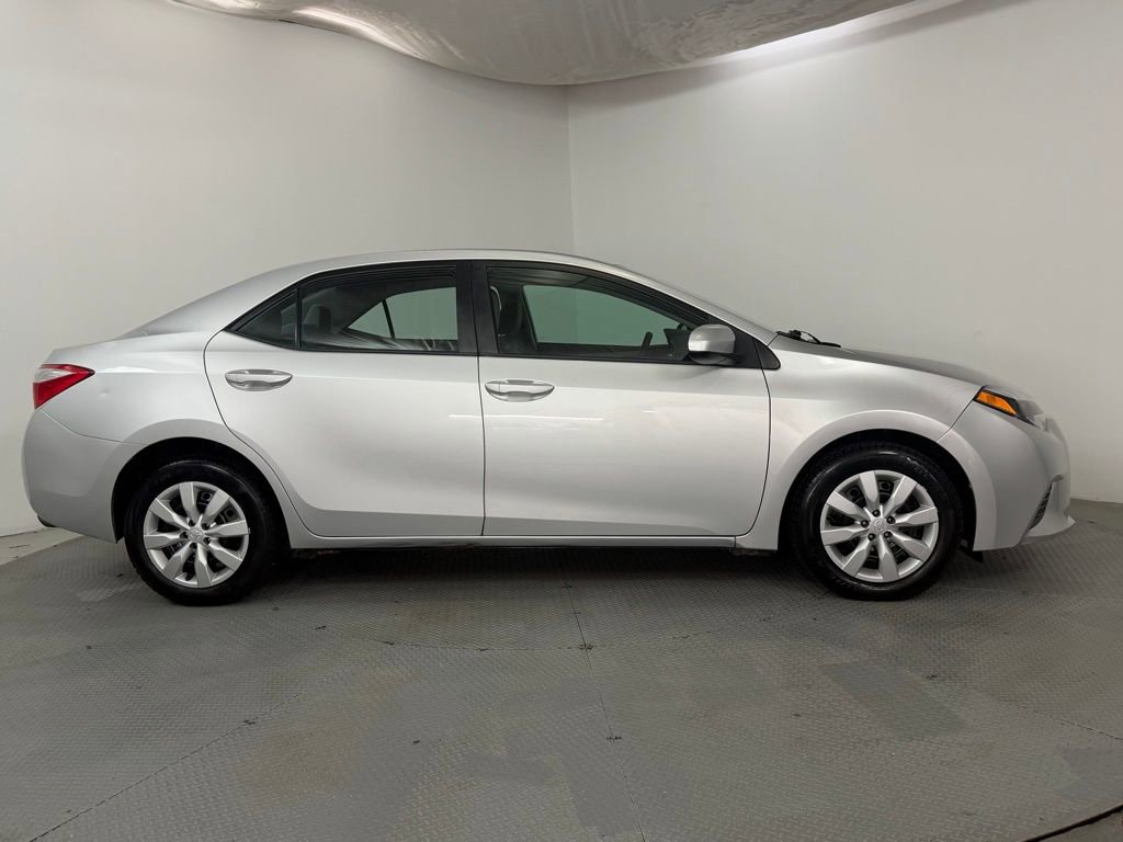 Used 2016 Toyota Corolla LE FWD image 5