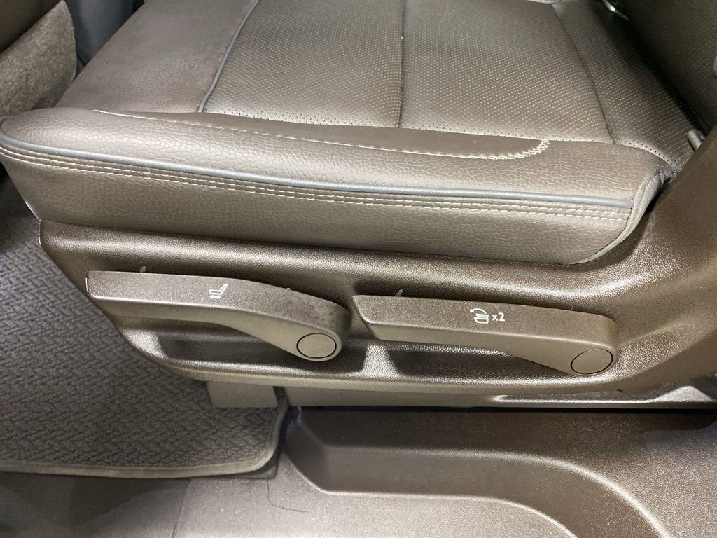 Used 2021 GMC Yukon Denali w/ Denali Premium Package image 42