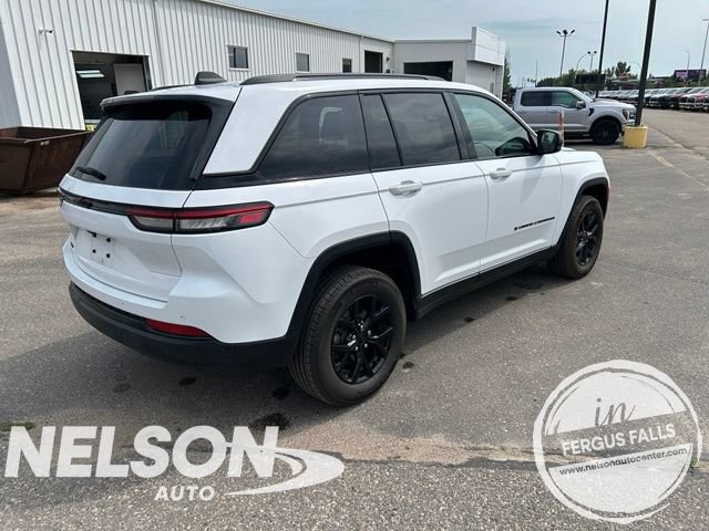 Used 2024 Jeep Grand Cherokee Altitude AWD/4WD image 1