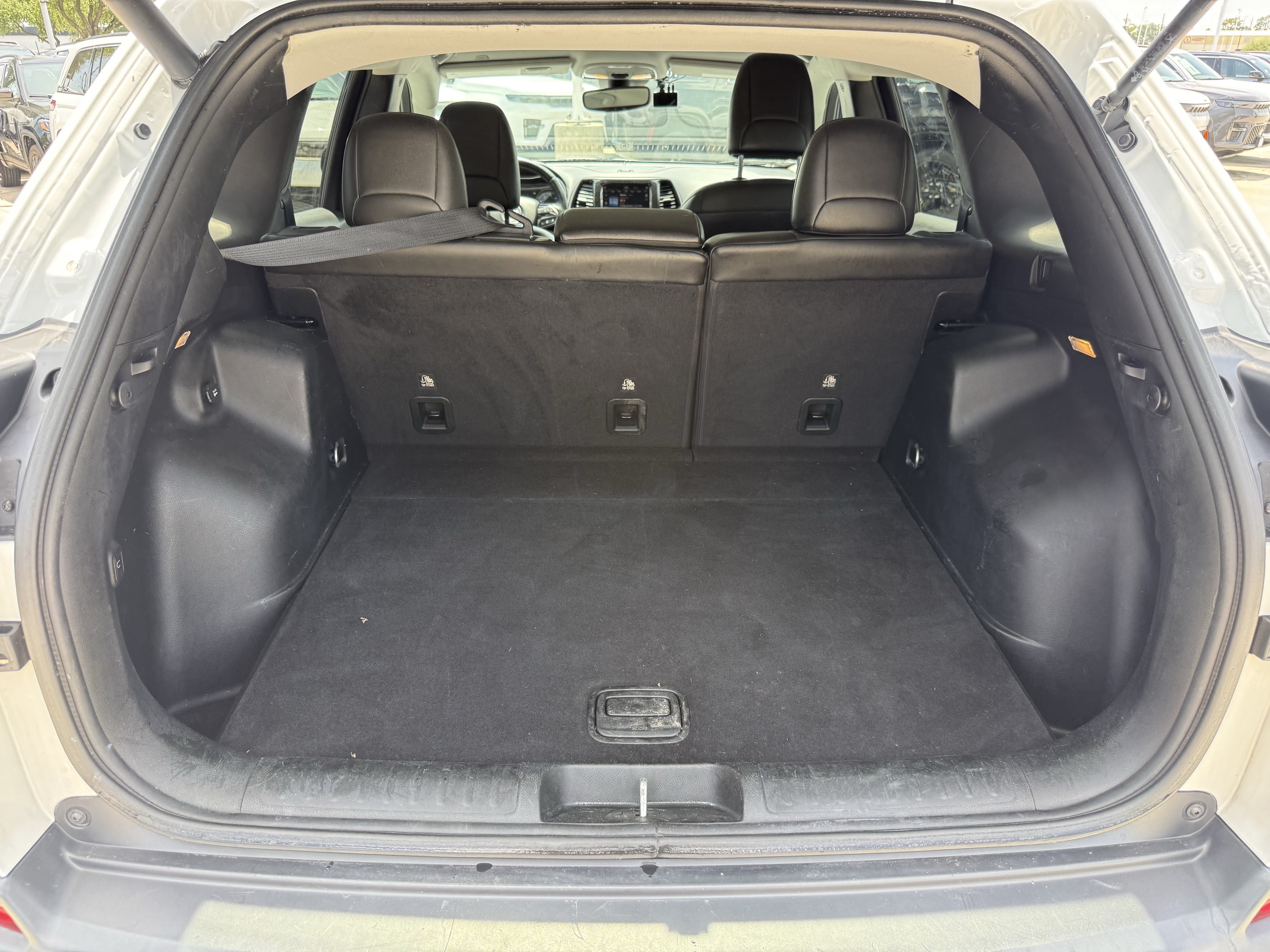Used 2019 Jeep Cherokee Limited w/ Technology Group AWD/4WD image 31