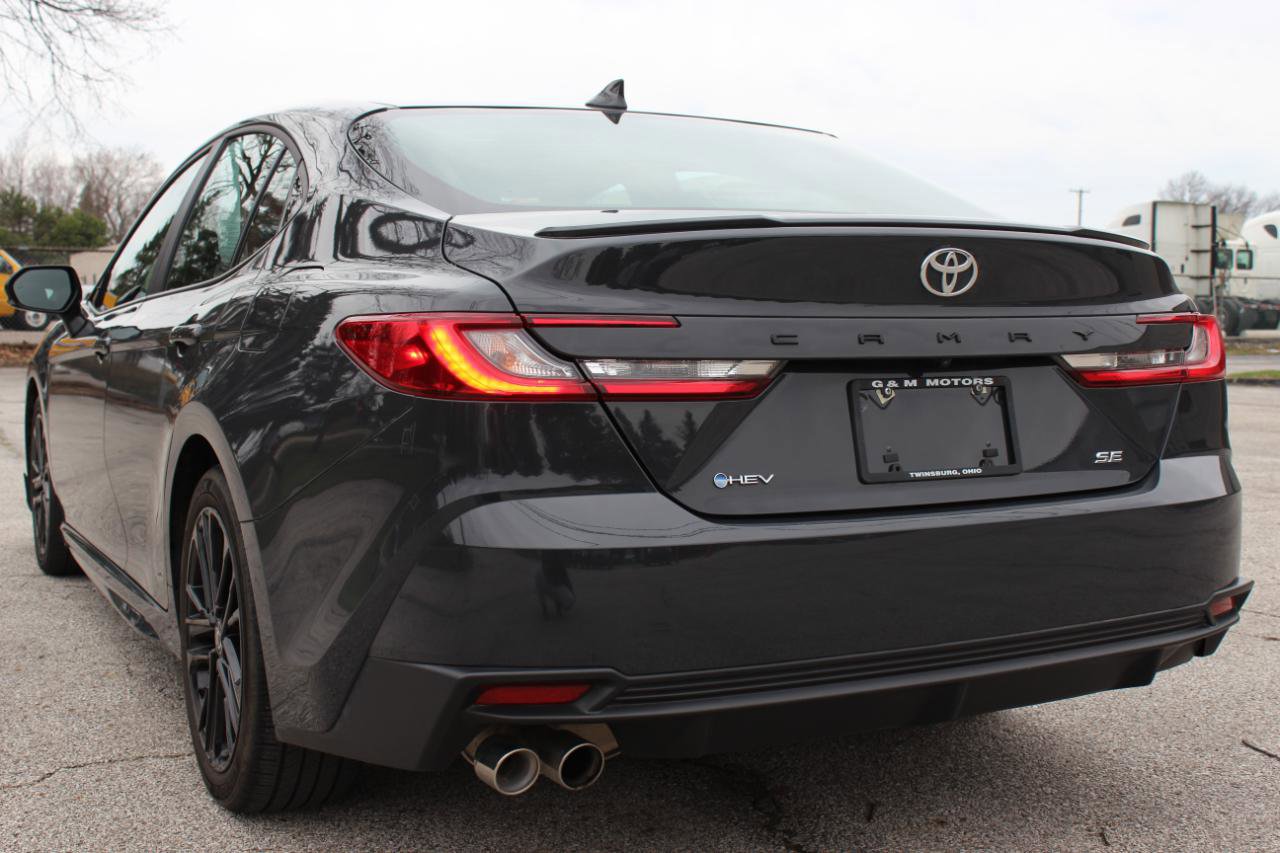 Used 2025 Toyota Camry SE image 9