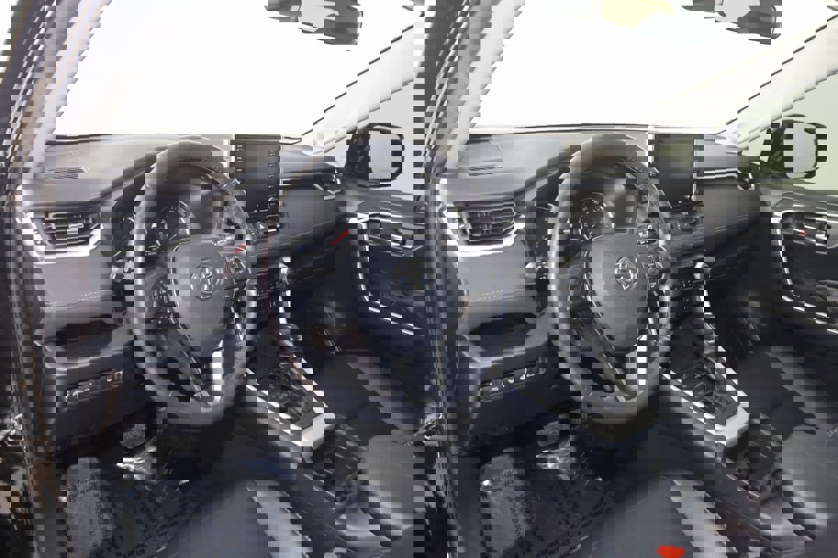 Used 2019 Toyota RAV4 XLE Premium image 24