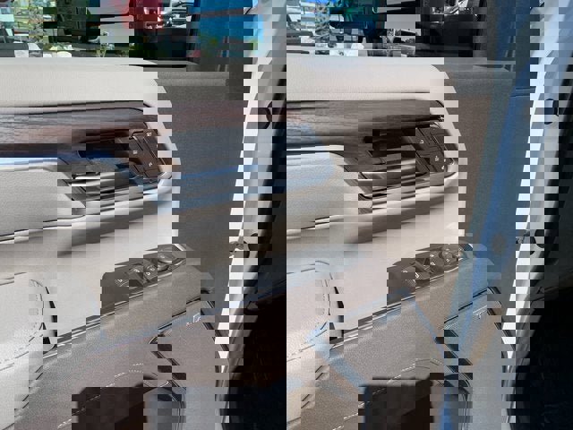 New 2025 GMC Sierra 2500 SLT w/ SLT Convenience Package image 16