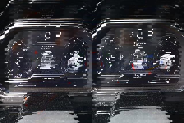 Used 2024 GMC Sierra 1500 SLT RWD image 9