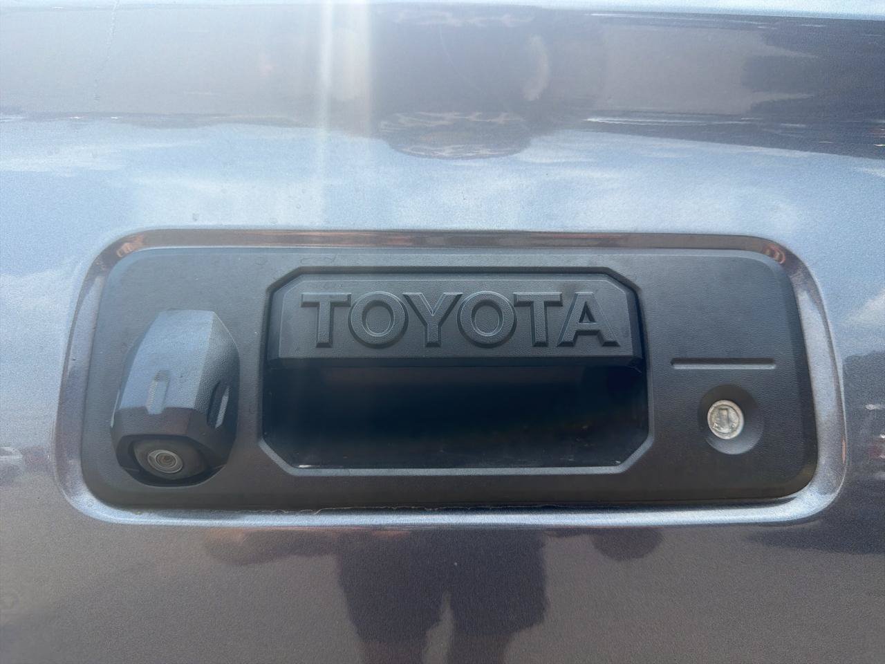Used 2017 Toyota Tacoma Limited w/ Tow Package AWD/4WD image 18