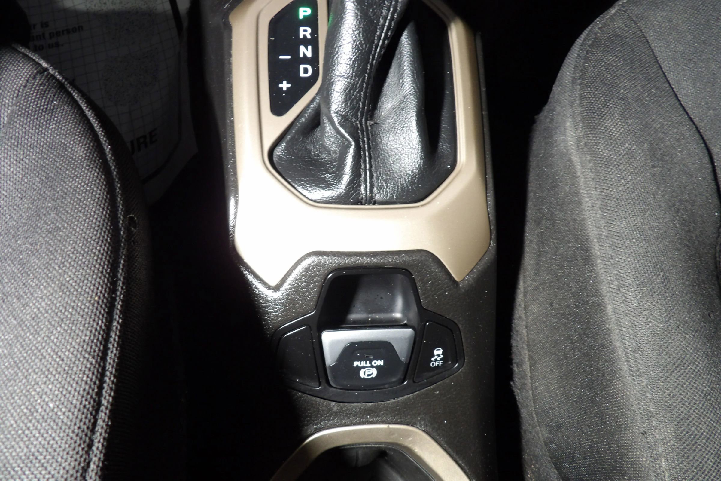 Used 2017 Jeep Renegade Sport w/ Power & Air Group FWD image 12