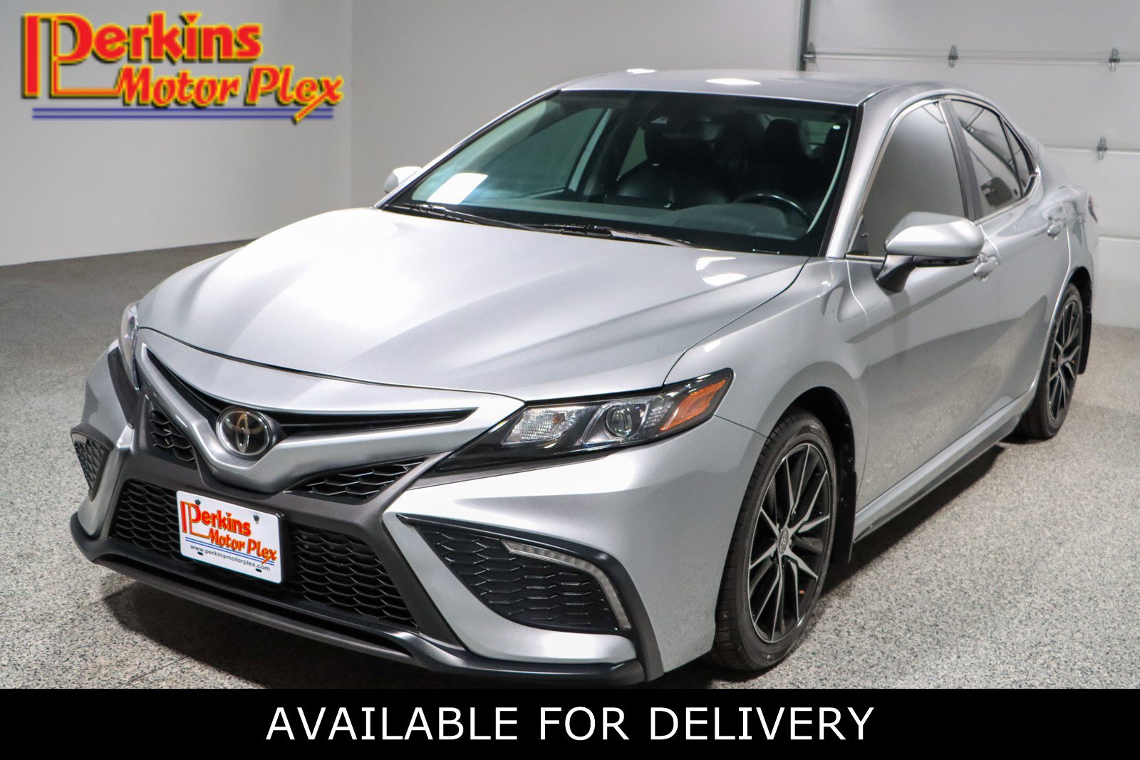 Used 2024 Toyota Camry SE image 1