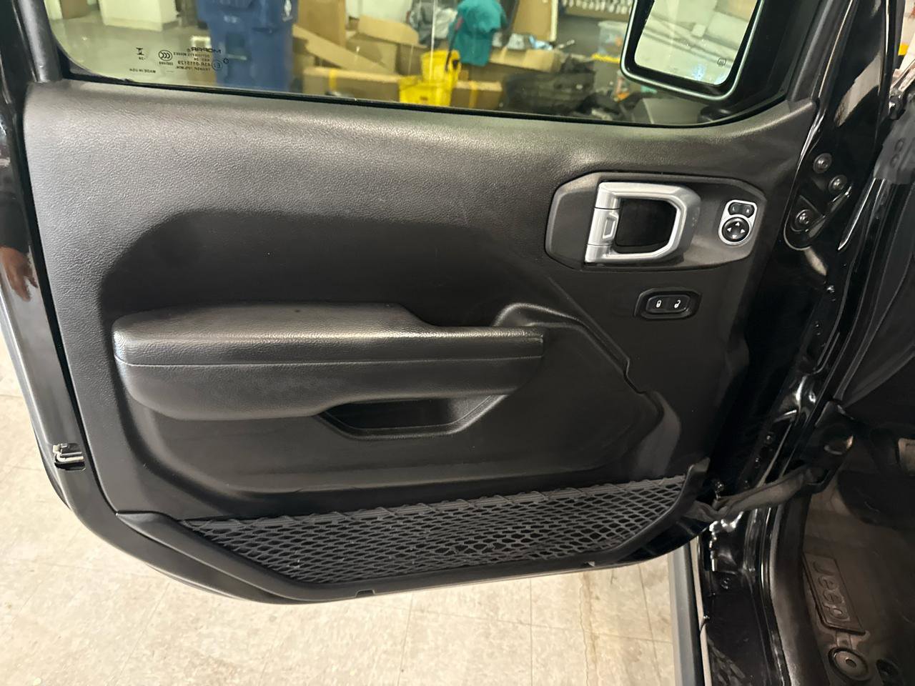 Used 2024 Jeep Wrangler Unlimited image 31