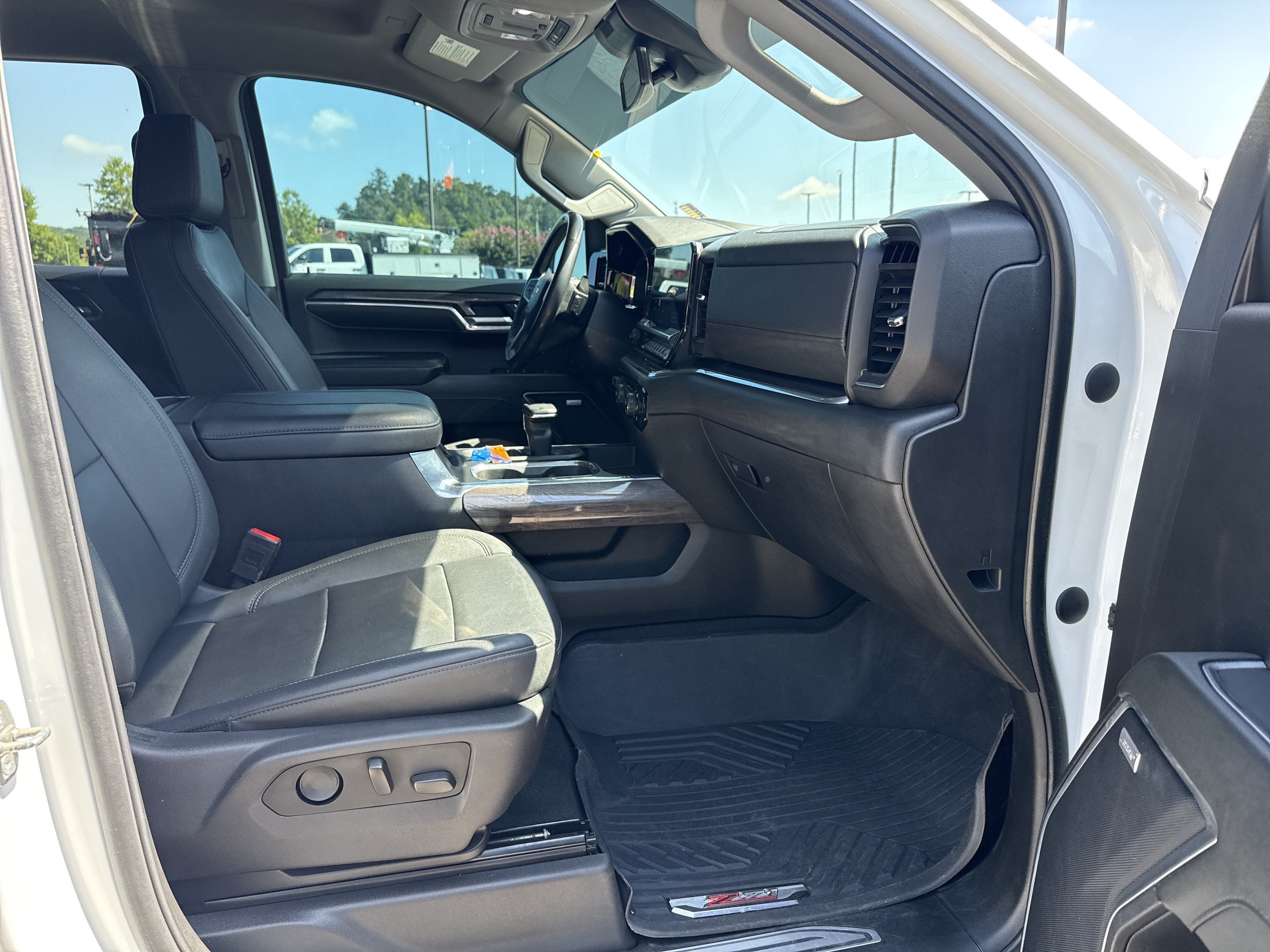 Used 2024 Chevrolet Silverado 1500 LTZ AWD/4WD image 13