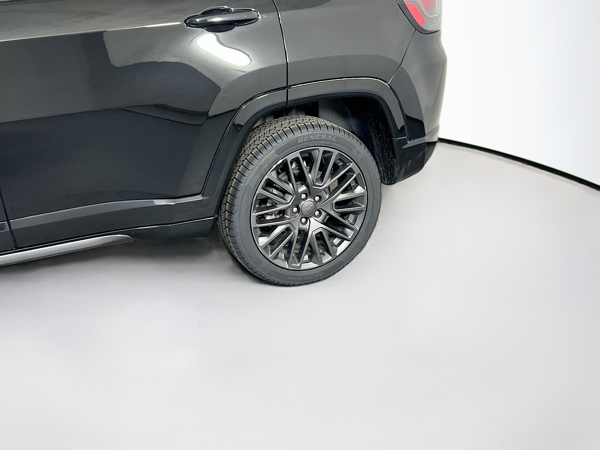 Used 2022 Jeep Compass High Altitude AWD/4WD image 30