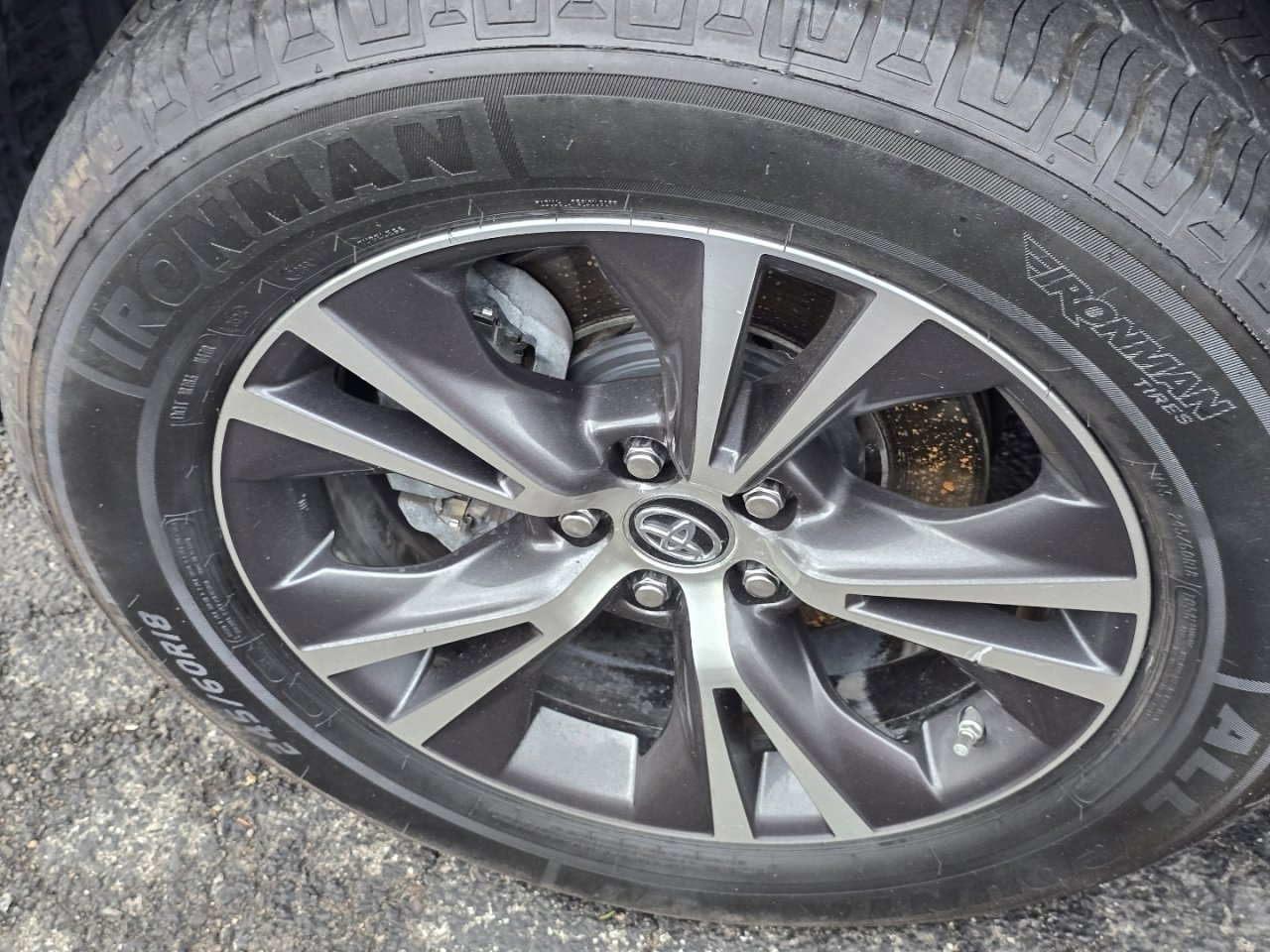 Used 2019 Toyota Highlander LE image 25