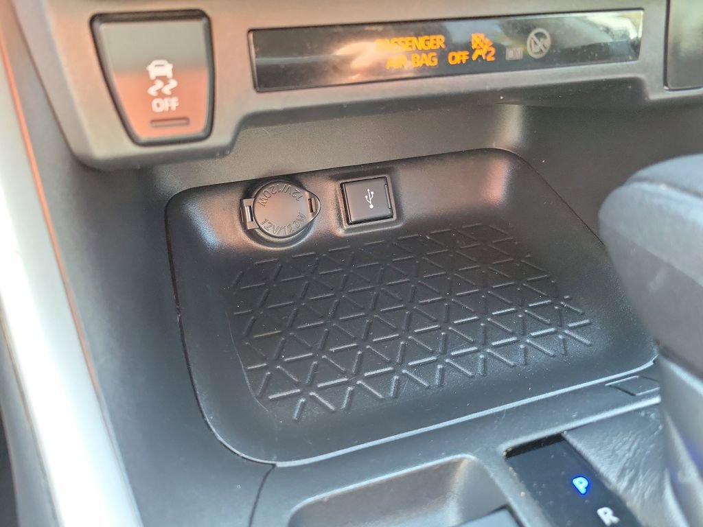 Used 2021 Toyota RAV4 LE image 23