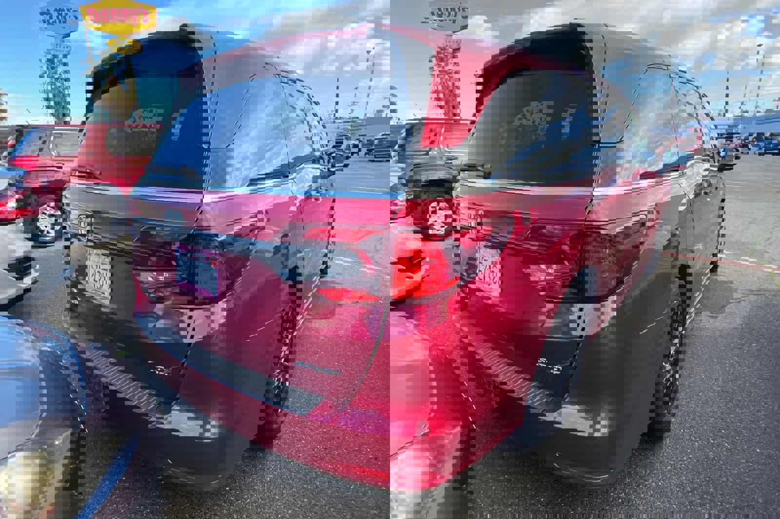 Used 2023 Honda Odyssey Sport image 2