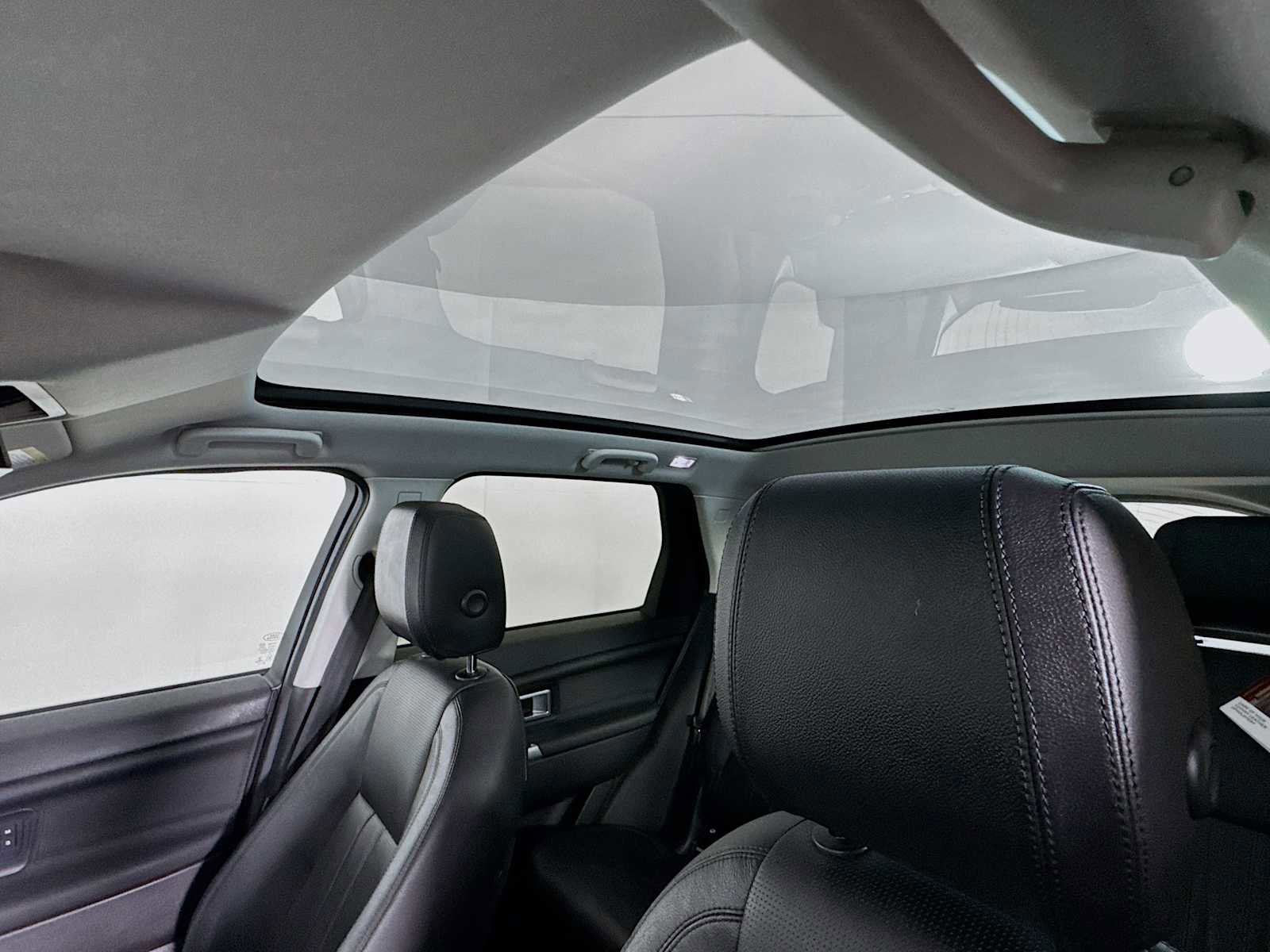 Used 2016 Land Rover Discovery Sport HSE image 13