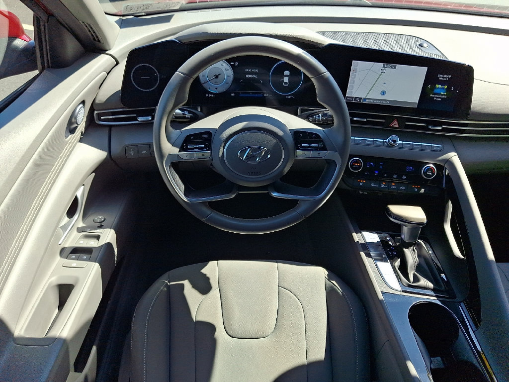 Used 2023 Hyundai Elantra SEL w/ Convenience Package FWD image 2
