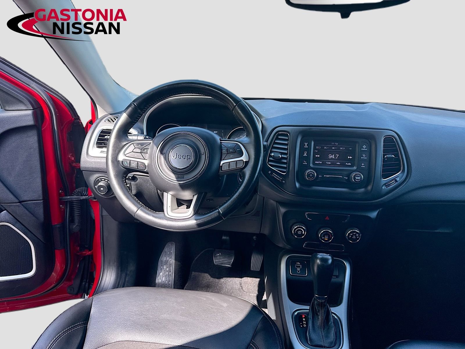 Used 2018 Jeep Compass Latitude image 27