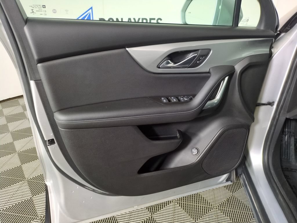 Used 2020 Chevrolet Blazer LT FWD image 13