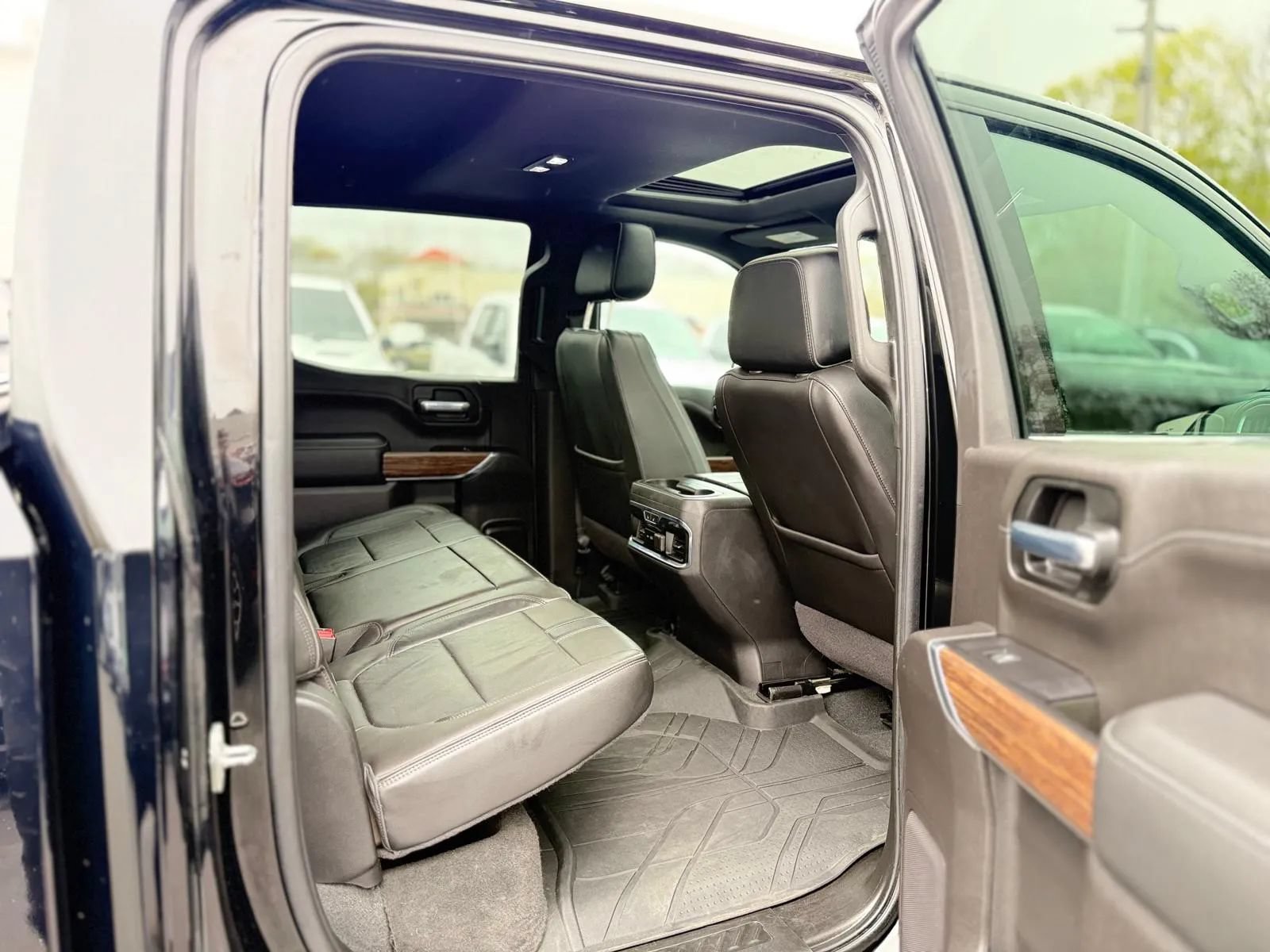 Used 2020 Chevrolet Silverado 1500 High Country w/ Technology Package AWD/4WD image 26