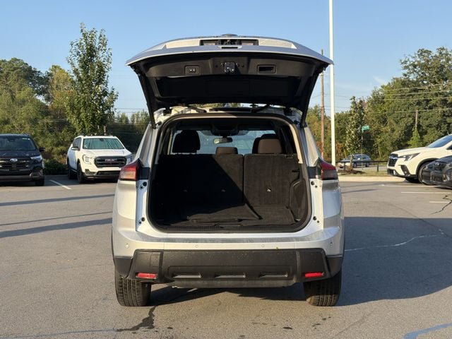 Used 2025 Nissan Rogue SV AWD/4WD image 3