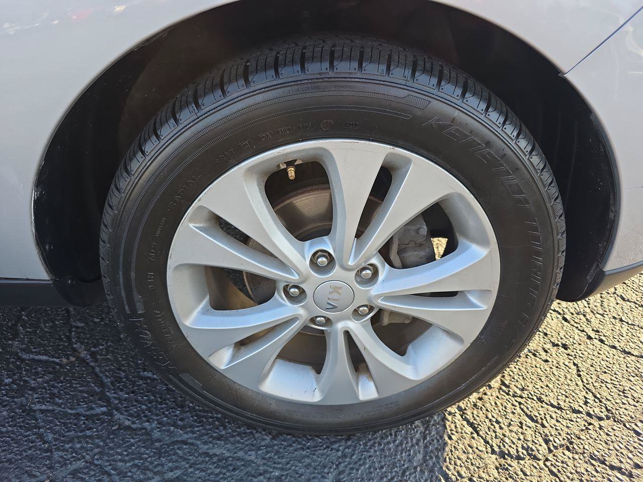 Used 2016 Kia Soul + FWD image 16