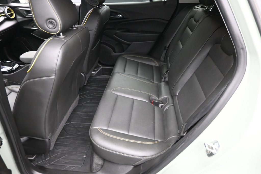 Used 2024 Chevrolet Trax ACTIV w/ Sunroof Package FWD image 12