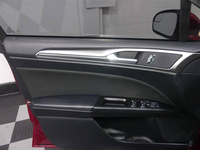 Used 2017 Ford Fusion SE w/ Equipment Group 201A FWD image 17