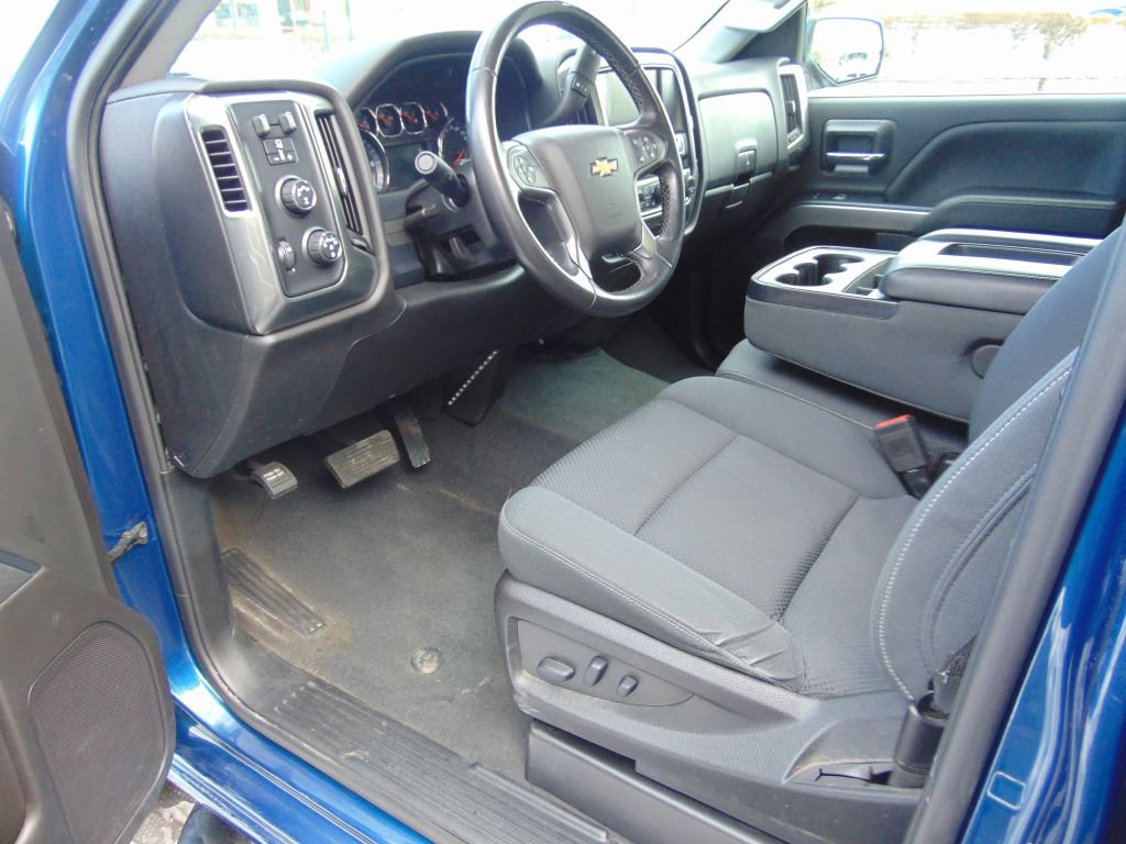 Used 2019 Chevrolet Silverado 1500 LT w/ LPO, Black Pack AWD/4WD image 2