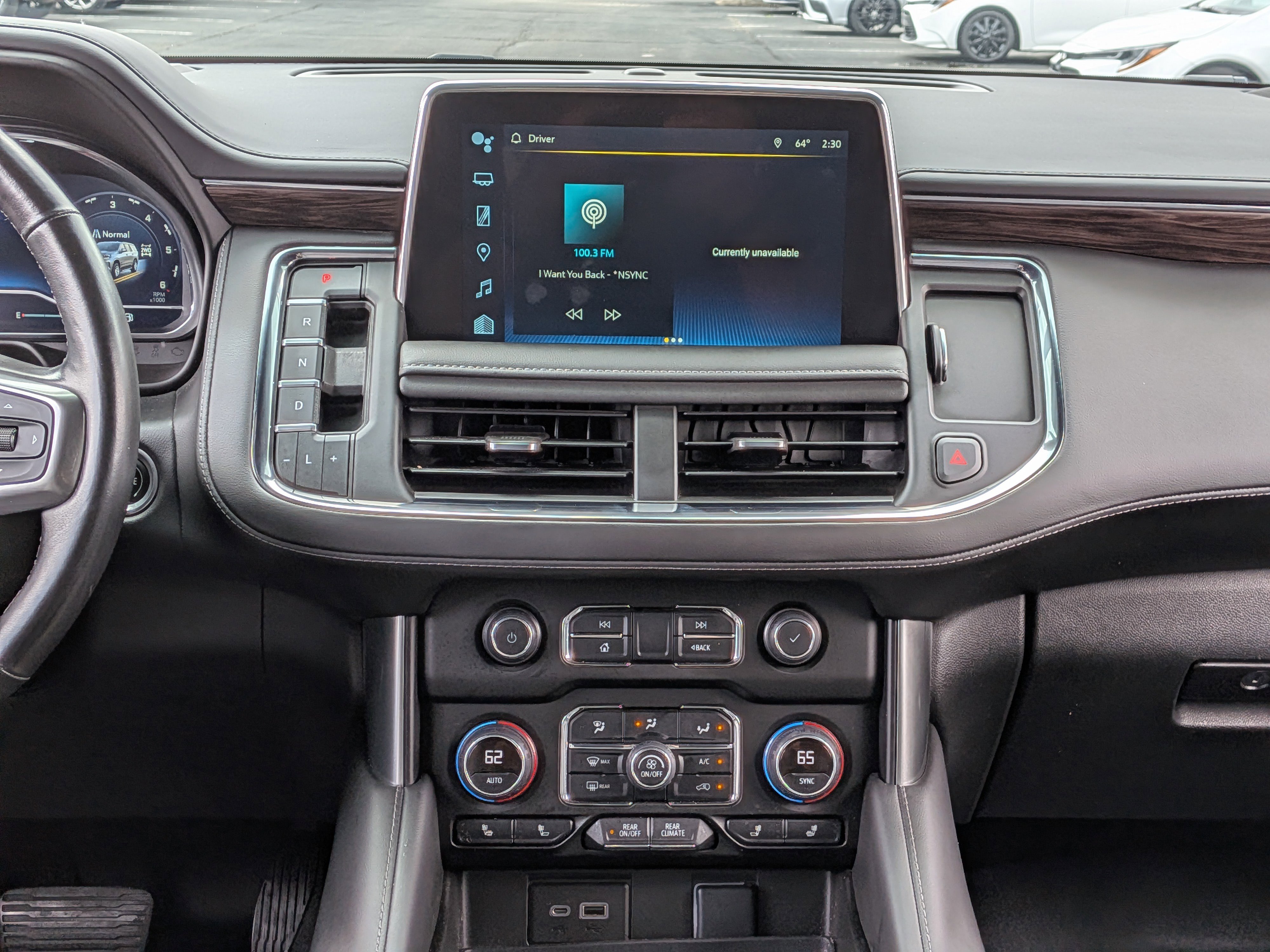 Used 2022 Chevrolet Tahoe LT w/ Luxury Package AWD/4WD image 3