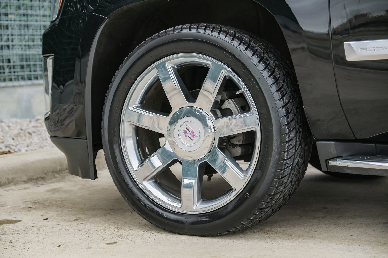 Used 2017 Cadillac Escalade ESV Luxury AWD/4WD image 60