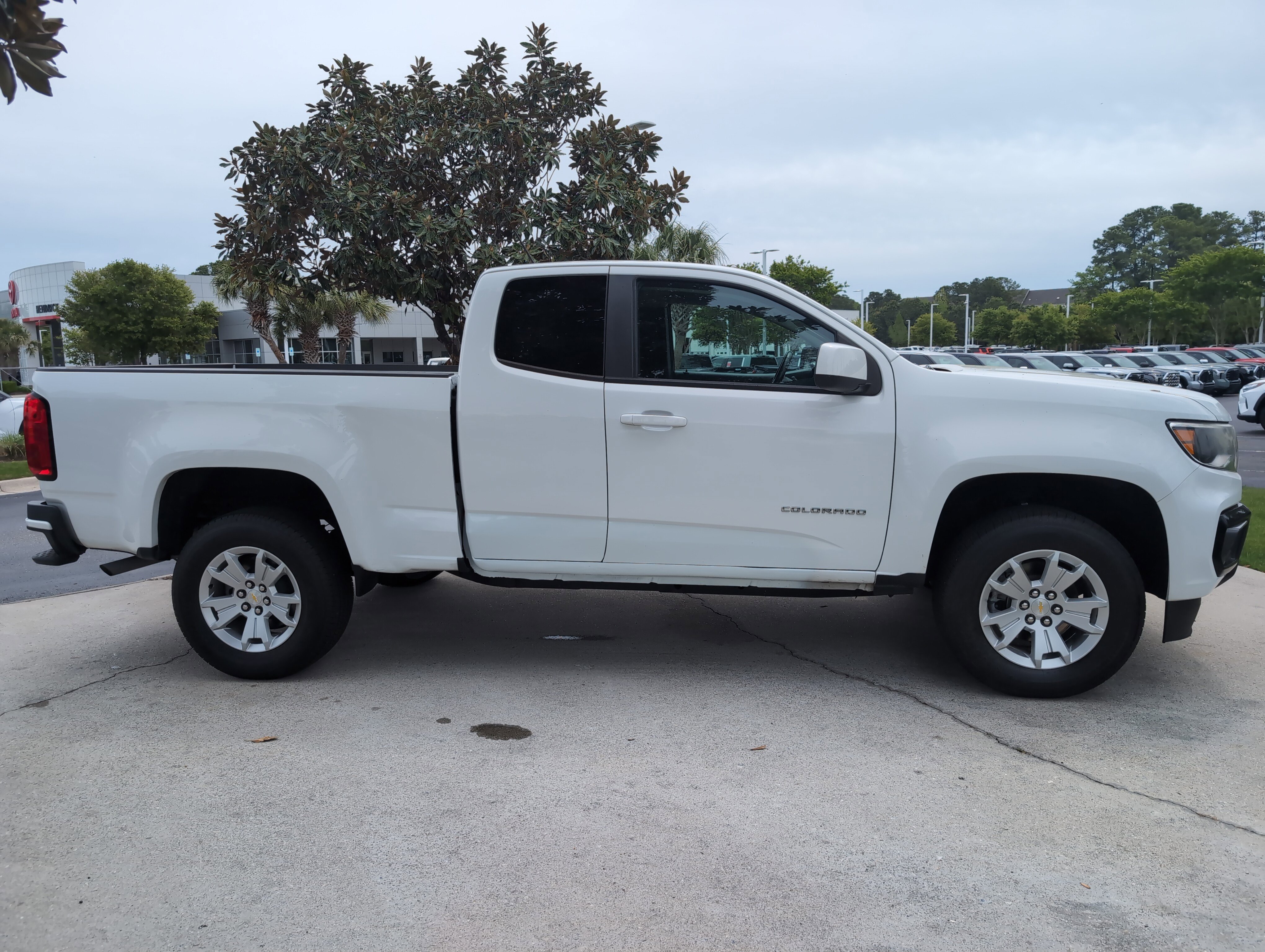 Used 2022 Chevrolet Colorado LT w/ Fleet Safety Package image 11