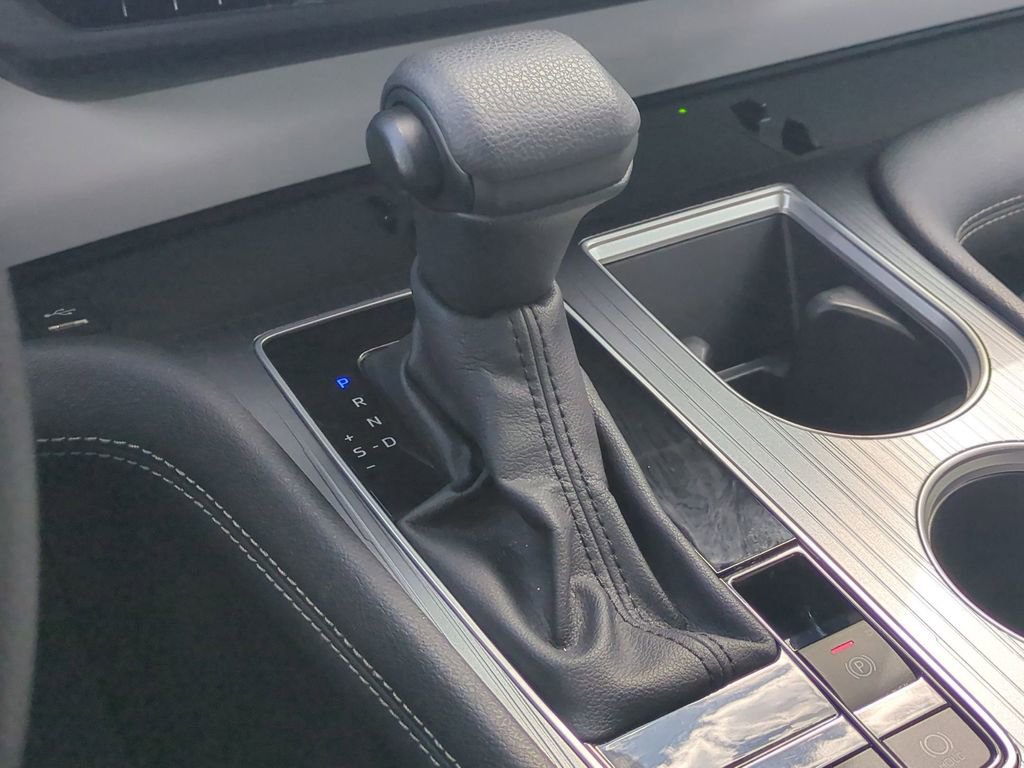 Used 2025 Toyota Sienna LE image 20