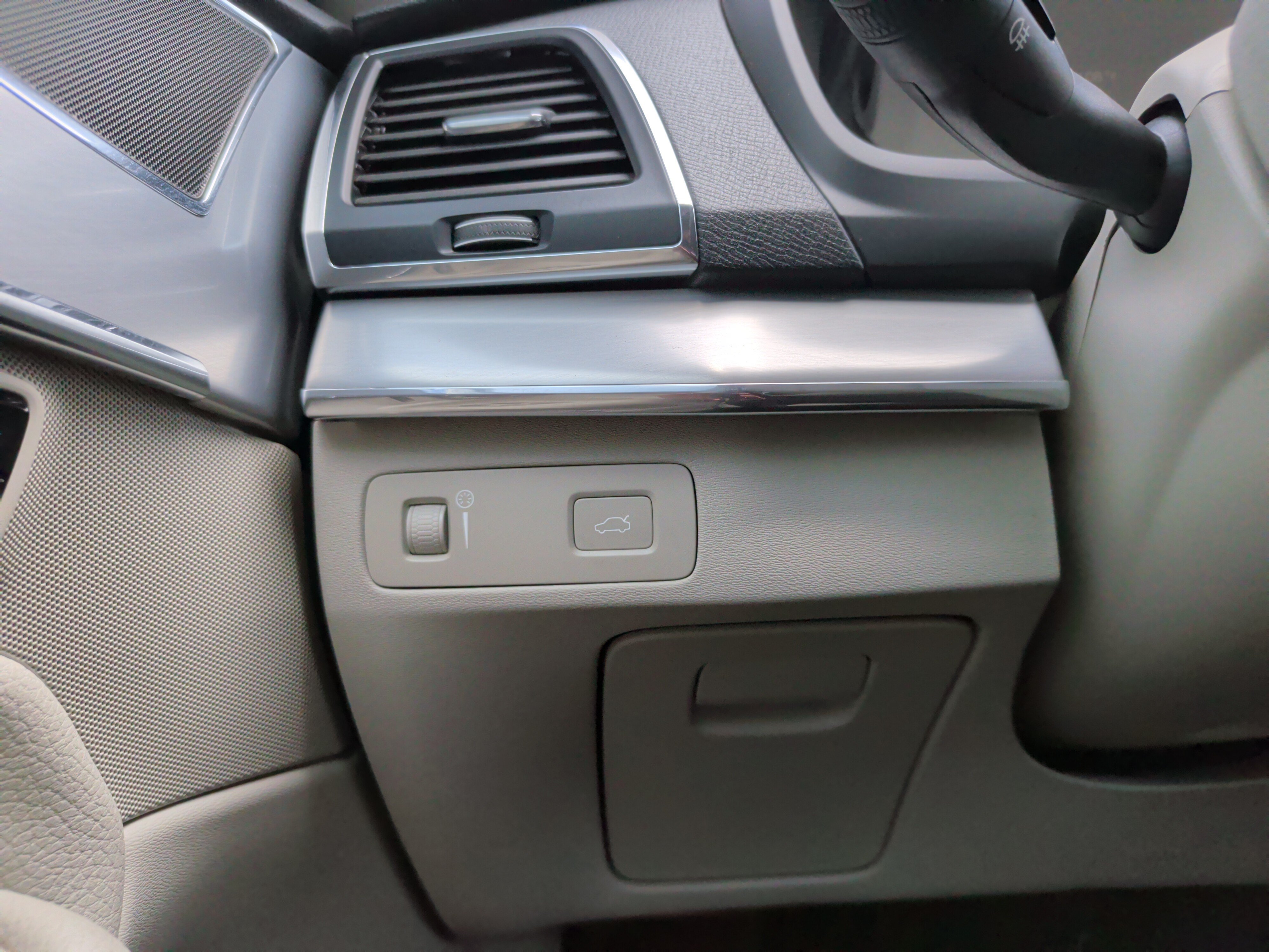 Used 2017 Volvo XC90 T6 Momentum w/ Vision Package AWD/4WD image 25